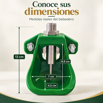 Dimensiones reales del bebedero para lechones: 13 cm de alto y cazoleta de 7 cm